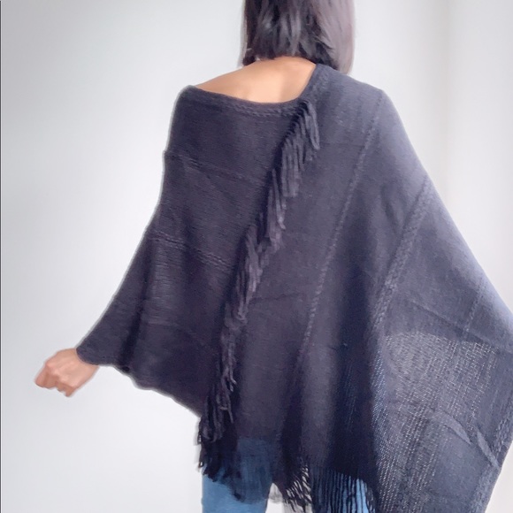 BLACK KNIT SHAWL PONCHO CAPE WITH FRINGES - Picture 6 of 6